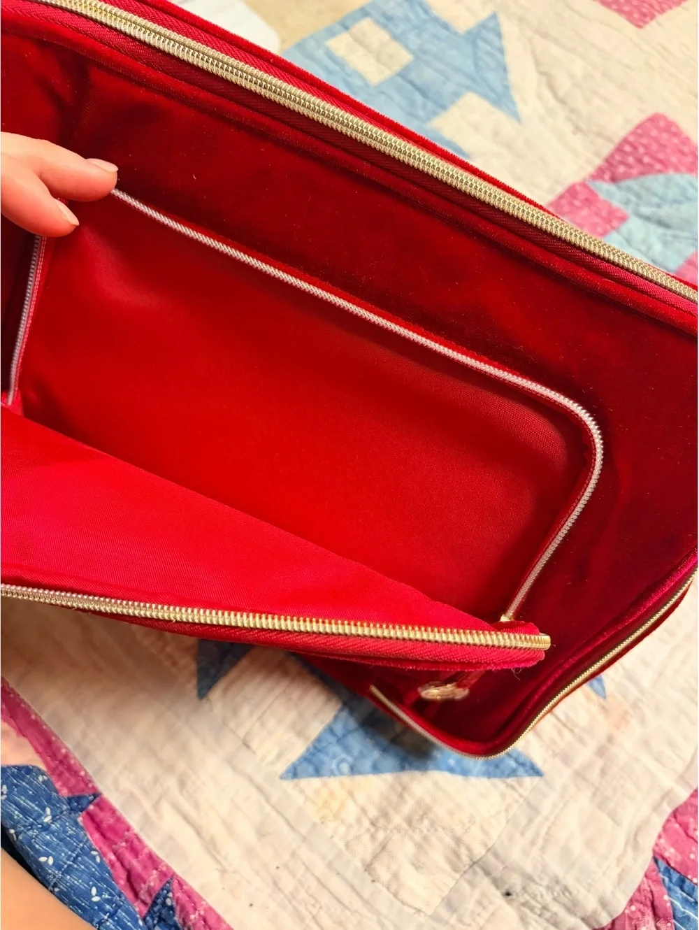Estée Lauder Red Velvet Star Train Case Large Cosmetic Travel Makeup Bag Holiday